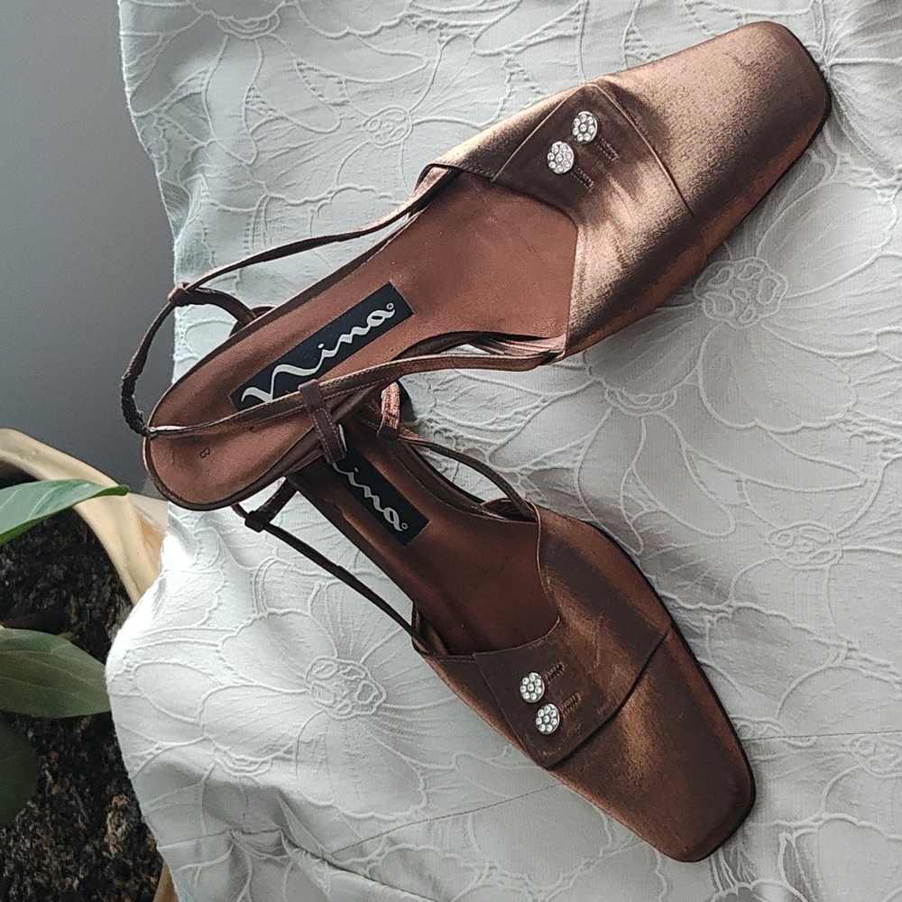 SATIN BROWN Nina sling back